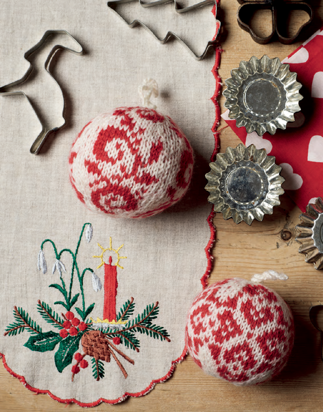 65 New Christmas Balls to Knit
